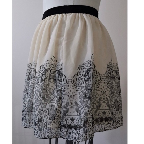 Like New‼️American Eagle Outfitters Cream&Black Chiffon Mini Ballet Skirt, Sz S - Picture 6 of 10